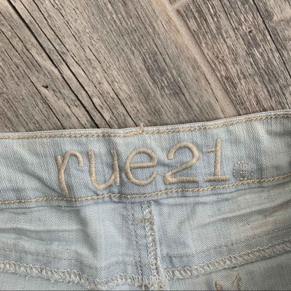 RUE 21 Cut Off Shorts - Picture 4 of 5
